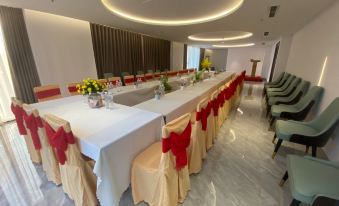 Cordial Grand Hotel Da Nang Beach
