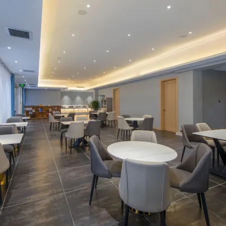 Vienna Hotel (Shuyang Zhongyuan Road Friendship Store)
