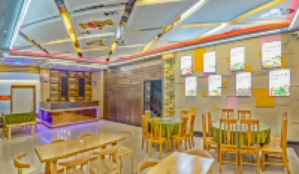 溪荷酒店（峨眉山旅遊客運中心店）