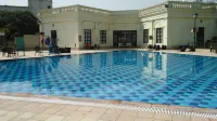DLF City Club 3 - piscina