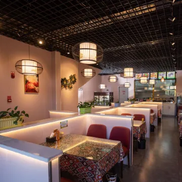 Yisen Hotel (Karamay Xinsi Road Plaza) Отели в г. Карамай