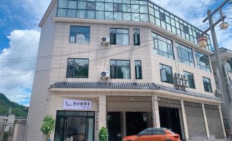 Zhangjiajie Liangshuiwan Yumanju Homestay