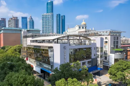 Atour Qingju Hotel Sinequanone Zhongshan Road Wuxi Отели рядом с достопримечательностью «HeZhenLiang Yu AoLinPiKe ChenLieGuan»