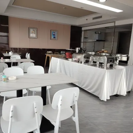Shilin Jincheng Film and Television Hotel (Passenger Station)