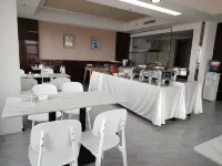 โรงแรมจินเฉิงฟิล์มแอนด์เทเลวิชัน (สถานีผู้โดยสาร ฉีหลิน) - พร้อมอาหารเช้า