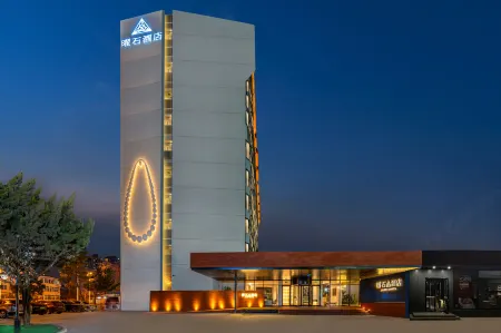 EURUS X HOTEL Отели рядом с достопримечательностью «Qingdao Administrative Institute»