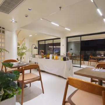 Mochi Luxury River View Resort Hotel (Yangshuo Xingping Ancient Town Li River Scenic Area)