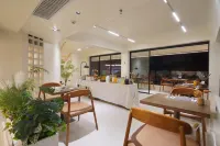 Mochi Luxury River View Resort Hotel (Yangshuo Xingping Ancient Town Lijiang Branch)