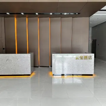 Yunxuan Hotel (East Aru Shangcheng Plaza Bus Station)