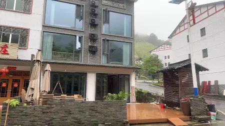 Sanqingshan Pick-up Homestay (Sanqingshan Museum Shop) Отели в г. Юйшань
