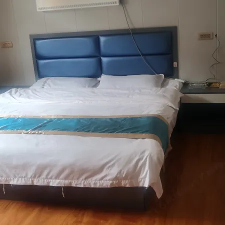 Dingqing Hongxin Business Hotel
