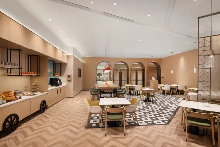 Home2 Suites by Hilton Kashi City Отели рядом с достопримечательностью «The Former Russian Consulate in 1890»