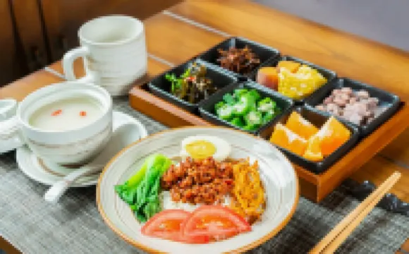 โรงแรมยางชัว อีเดน การ์เดน