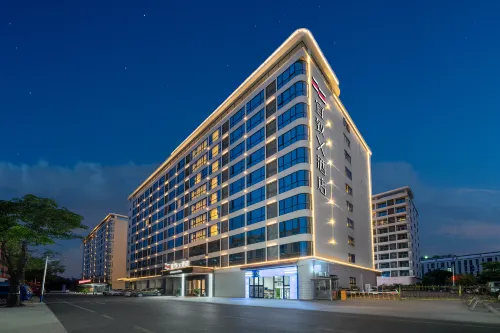 ECHIC Hotel (Guangzhou Baiyun International Airport Terminal) - Mountain view
