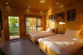 Zhaosu Muran Qingsong Caoshang Homestay (Dengta Zhiqing Hall)
