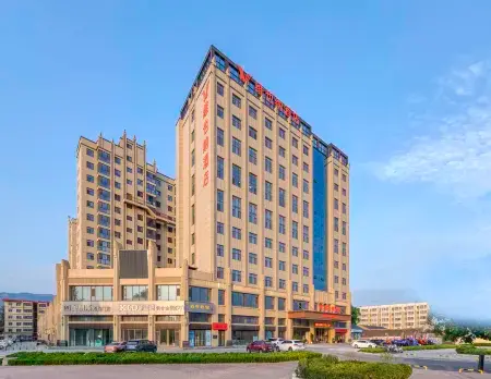 Vienna Hotel (Tianshui South Station Qiaonan Building Materials City) Отели в г. Тяньшуй