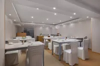 Yijia International Hotel (Guanggu Pedestrian Street Guanshan Avenue Subway Station) - Esports