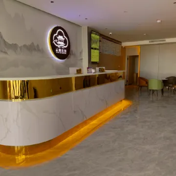 Yunqi Hotel (Qira) Отели в г. Целе