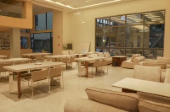 Lansheng Hotel (Xing Yi Jushan Square Mengle City Branch)