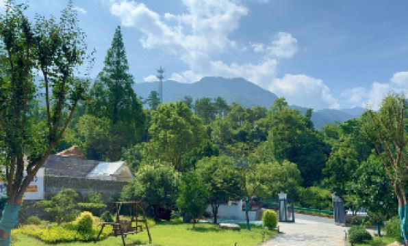 LU SHAN ZHENSHANYUE INN