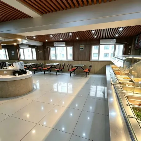 Longkou Zhonglai Business Hotel