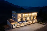 原舍·YUANSHE智能影音民宿（瓦屋山雅女湖店） - 停車場