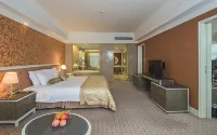 Shenzhen Qiushuishanju Grand Hotel Hotels near Shenzhenjinshi Art Museum