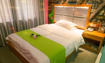 Boyue Light Luxury Hotel