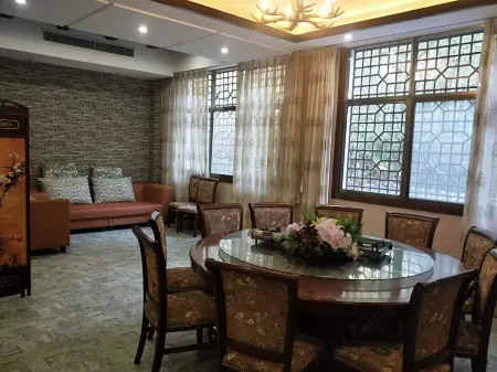 Longshan Yuding Mountain Villa Отели рядом с достопримечательностью «Rebala Scenic Area»