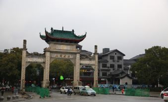 Super 8 Hotel (Hengyang Nanyue Archway)