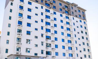 Jinshanling Snow Apartment Hotel