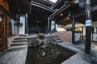 Nuodeng Mountain Hometown Light Luxury B&B