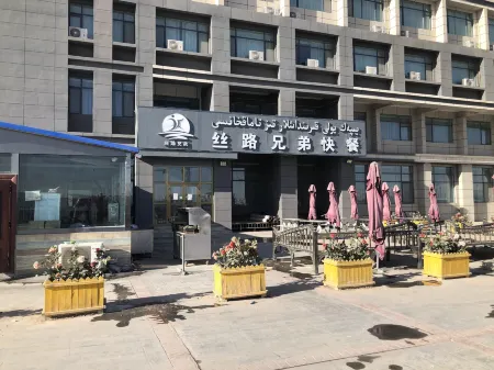 Xinjiang Yuanfang Renju Hotel