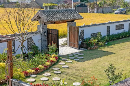 Shanghai Wuxiang Childhood B&B Отели рядом с достопримечательностью «Shanghai Technical Institute of Electronics & Information»