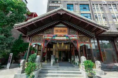 龍裡雲安娜飯店（雙龍巫山峽谷景區店） 天龍洞寺附近的飯店