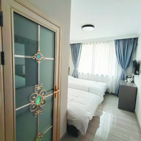 Xiangtai Hotel (Datong Railway Station Xuanchen Square)
