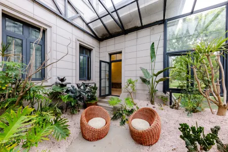 XiuRong Manor Отели рядом с достопримечательностью «Xisha Wetland»