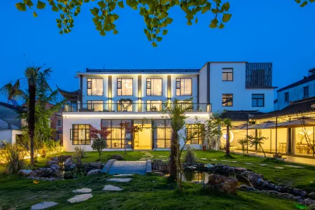 Zhaili Hostel Отели рядом с достопримечательностью «Paradise of Birds»