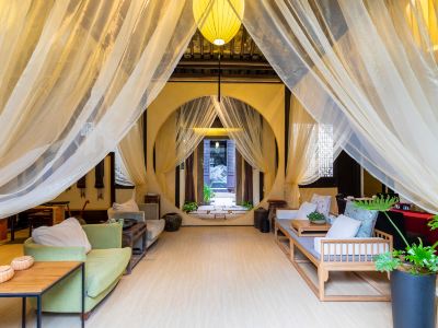 Yueshang Zen Space Homestay (Jinxi Ancient Town)