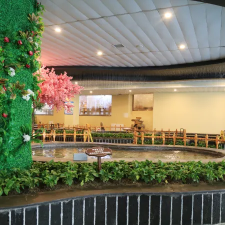Changbai Mountain Wanda Yue Loft Hot Spring Hotel (Tourism Service Center of West Changbai Mountain)