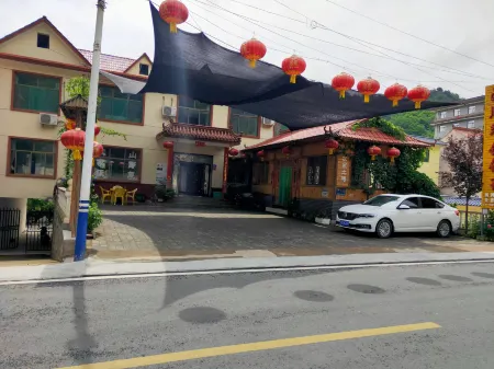 Hongshun Farmhouse Отели рядом с достопримечательностью «Immortal Cliff»