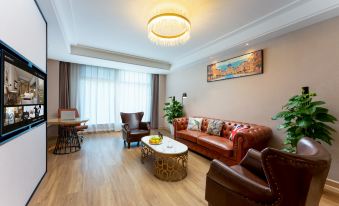 Daye Vienna International Hotel (Huangshi Daye Center High-speed Railway Station)