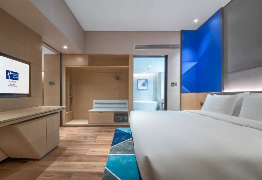 1. 선전 룽화 홀리..