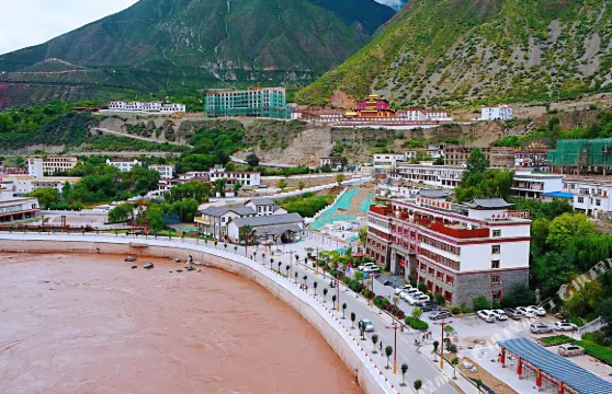 芒康格拉丹東温泉酒店（曲孜卡店）