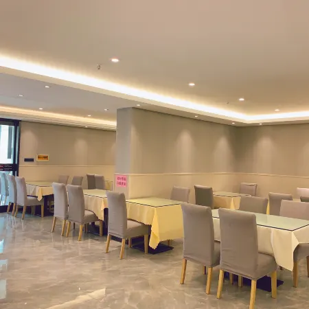 Rust Hotel (Beijing National Exhibition Center Yonghe Temple Subway Station Branch)