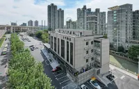 JI Hotel (Shanghai Nanzhan Jinjiang Leyuan Subway Station) Hotels near East China University of Science and Technology Gymnasium