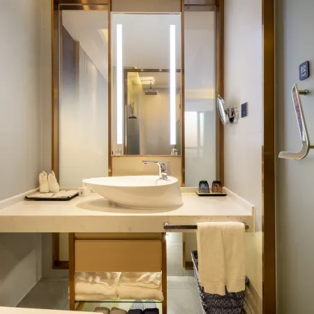 Li Feng Hotel (Miluo Youa Square)