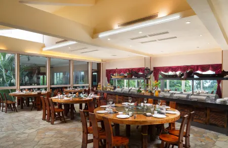 Azure Bay Resort Отели рядом с достопримечательностью «Wang Fu Zhou»