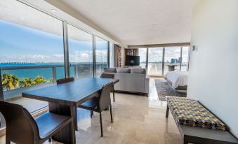 DoubleTree by Hilton Grand Hotel Biscayne Bay