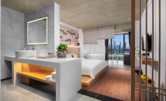 Orient river and city Hotel(Chongqing Jiefangbei Hongyadong store)